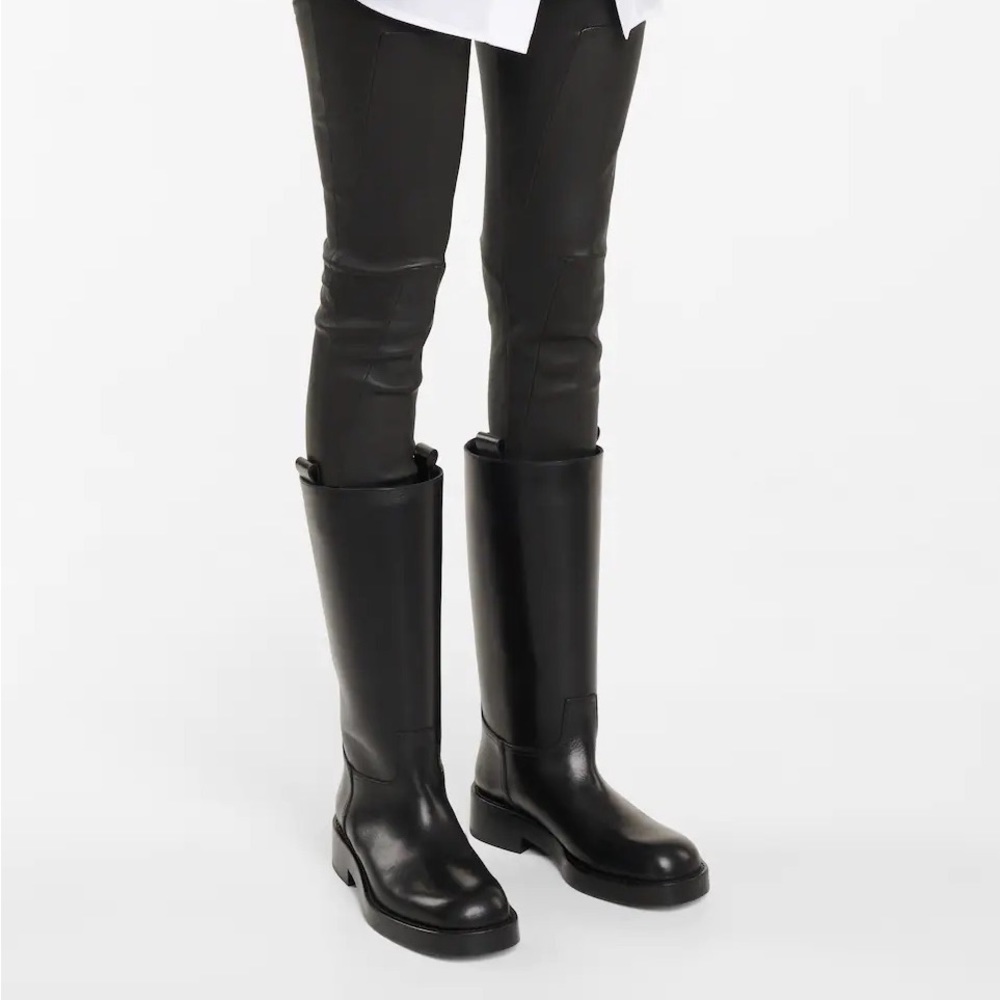 ANN DEMEULEMEESTER // Stein tall flat leather black boots (37)